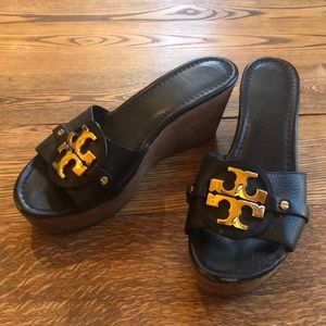 Lightly worn black leather Patty Heel Wedge Slide✨